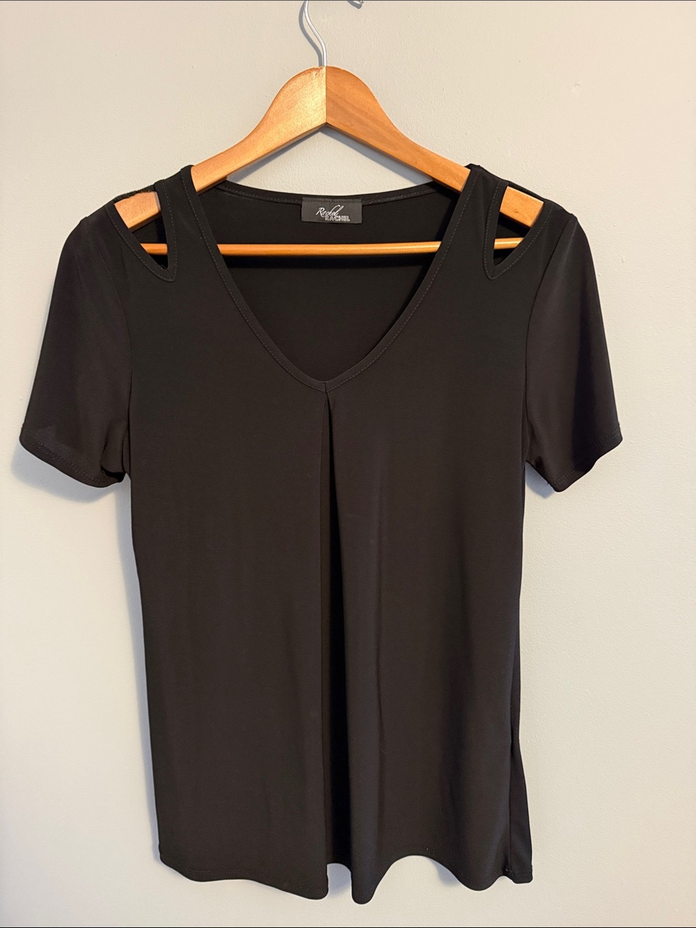 RACHEL Rachel Roy Black V-Neck Short Sleeve Top with Shoulder Cutouts